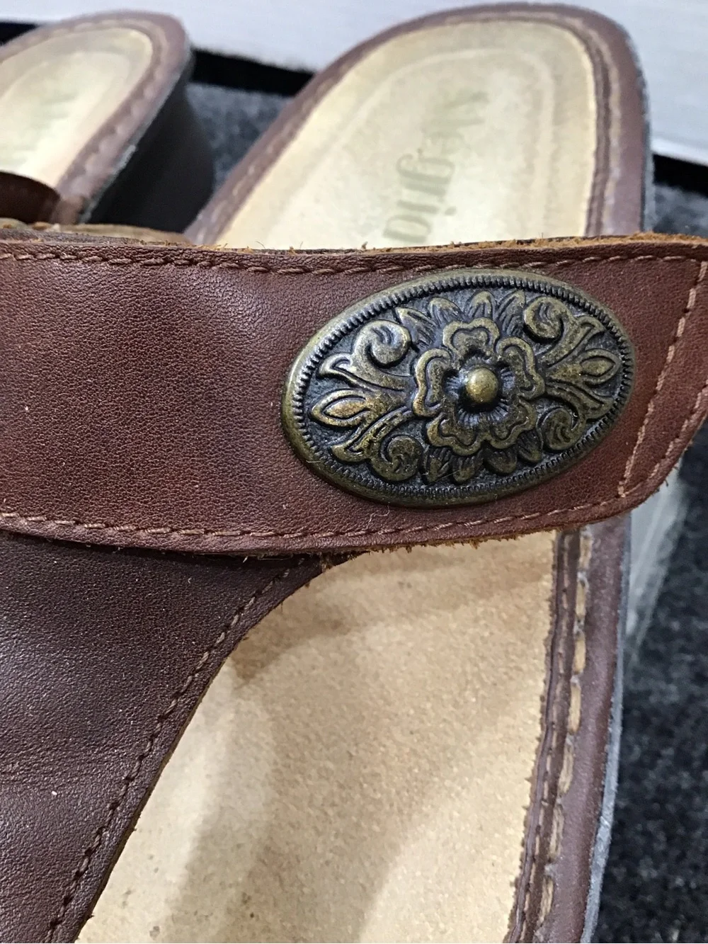 Alegria Carina Brown Leather Thong wedge Sandals Decorative Medallion 39